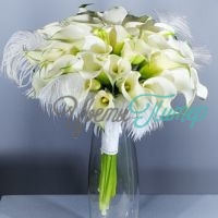 Букет из 19 калл с перьями