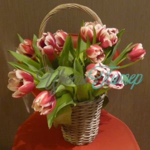 Корзина тюльпанов